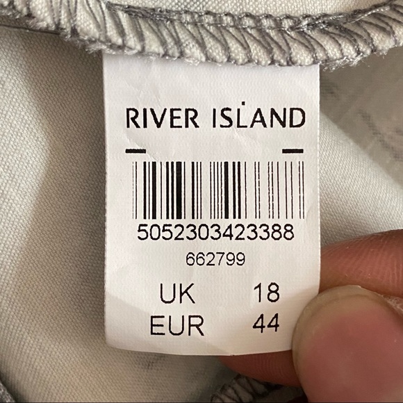 ASOS River Island High Waist Satin Floral Shorts - Picture 5 of 6